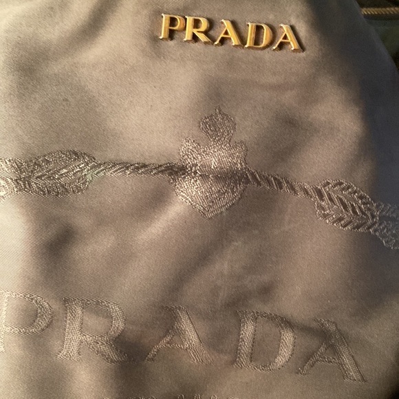 Used Prada bag no damage - Picture 5 of 8